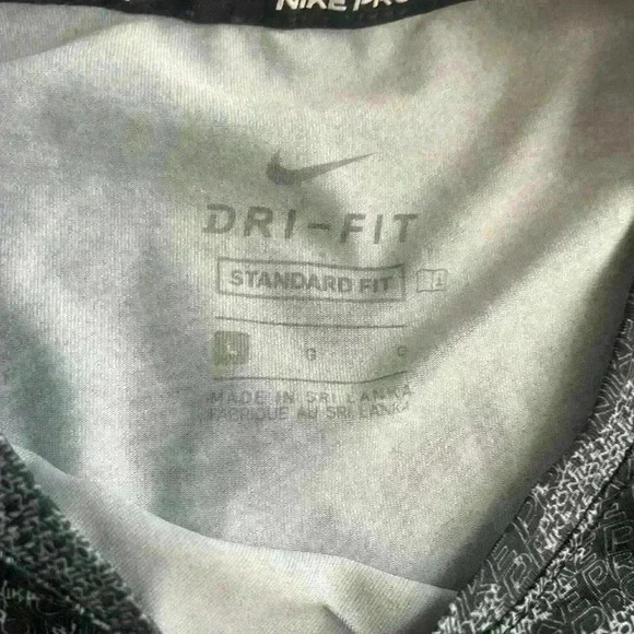 Nike dry fit athletic  top - Picture 3 of 3